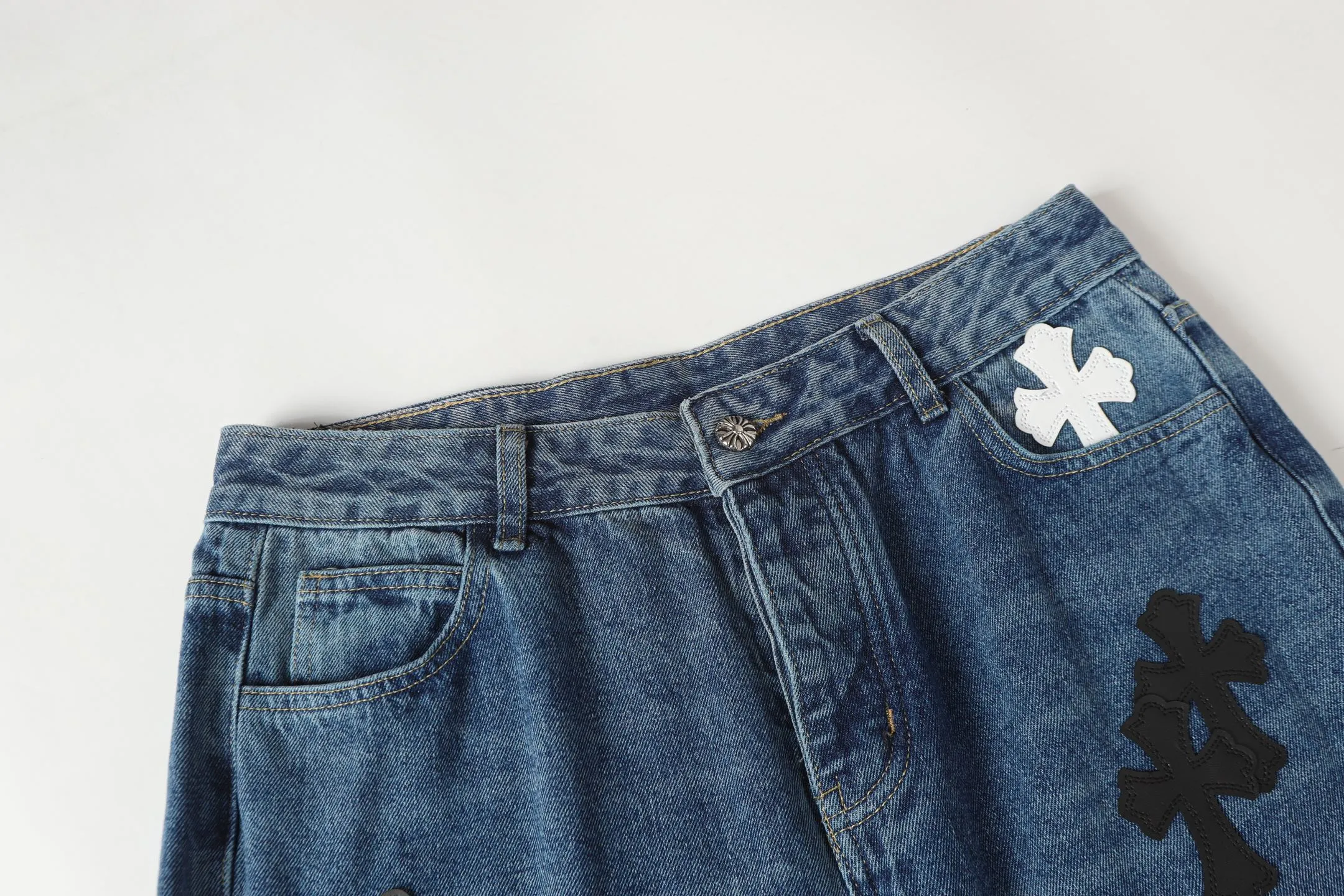 P270 Cross-border model, please do not place an order if you are pursuing quality - Chrome Hearts/Chrome Hearts Cross ✝️ Inlaid embroidered washed jeans, trousers and casual pants - High weight, high density and high quality. The wool is soft, delicate and skin-friendly. It feels soft and silky. It has excellent warmth and skin-friendly properties - Custom-woven and dyed, no color difference. No matter the fabric or workmanship details, it beats the ordinary version on the market - Hardware zipper accessories are all customized, full of details -Colour: washed blue -Size: 28 30 32 34 36